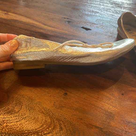 Report silver flats.  Size 6.5 - Picture 2 of 3